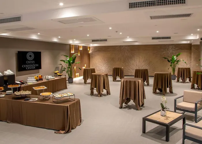 Hotel Shangri-la By Omnia 4*