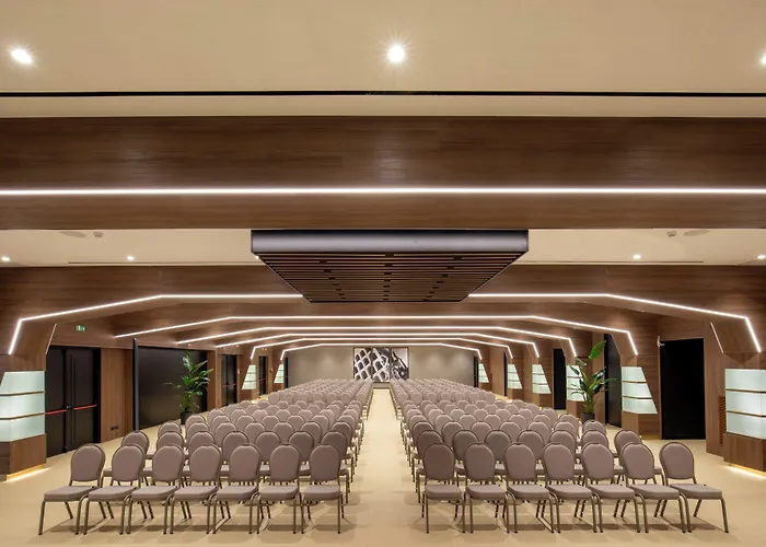 Hotel Shangri-la By Omnia 4*