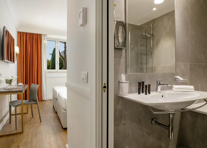 Hotel Shangri-la By Omnia 4*
