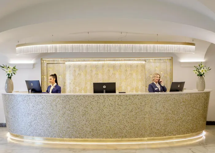 Hotel Shangri-la By Omnia