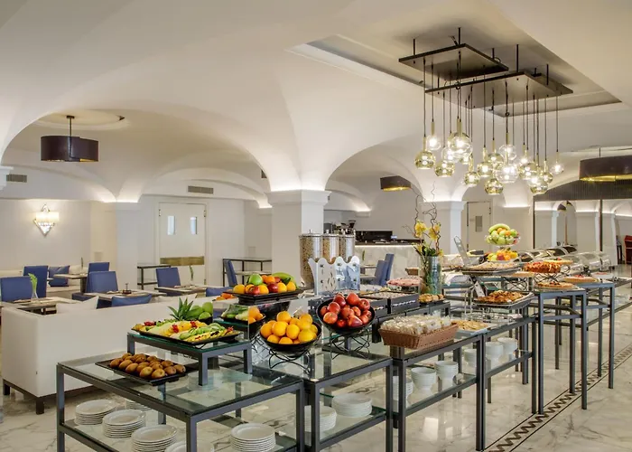 Hotel Shangri-la By Omnia 4*