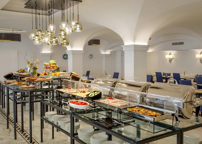 Hotel Shangri-la By Omnia 4*