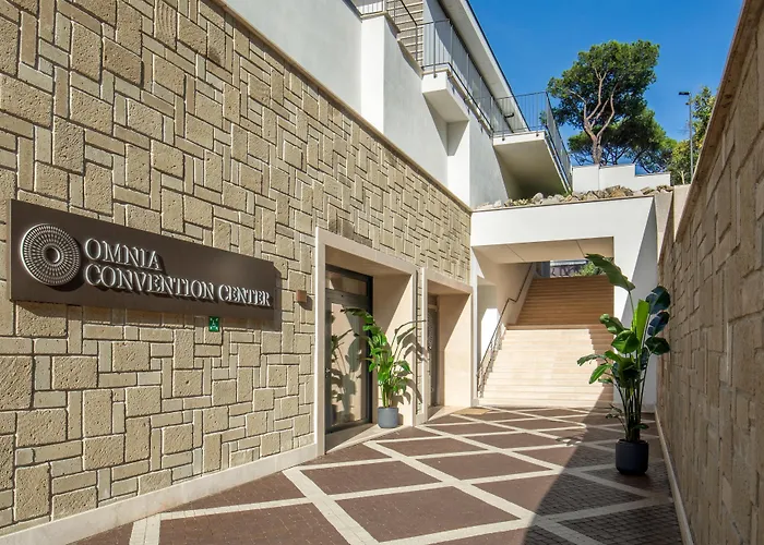 Hotel Shangri-la By Omnia 4*
