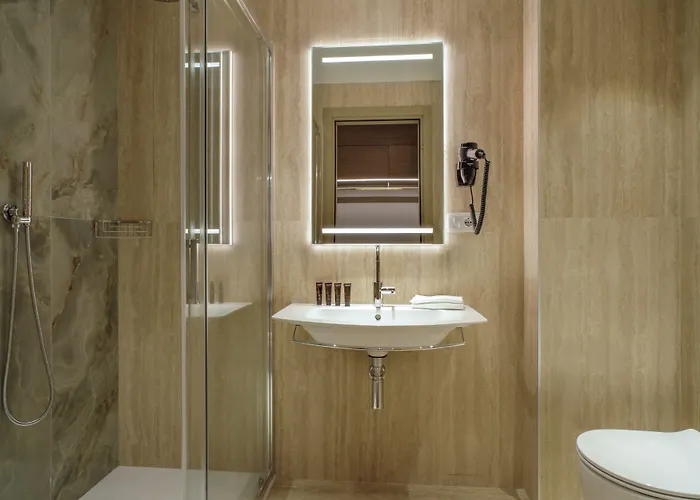 Hotel Shangri-la By Omnia 4*